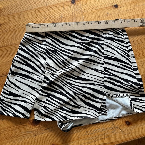 Zara Zebra Print Satin Effect Mini Skort - Picture 6 of 6